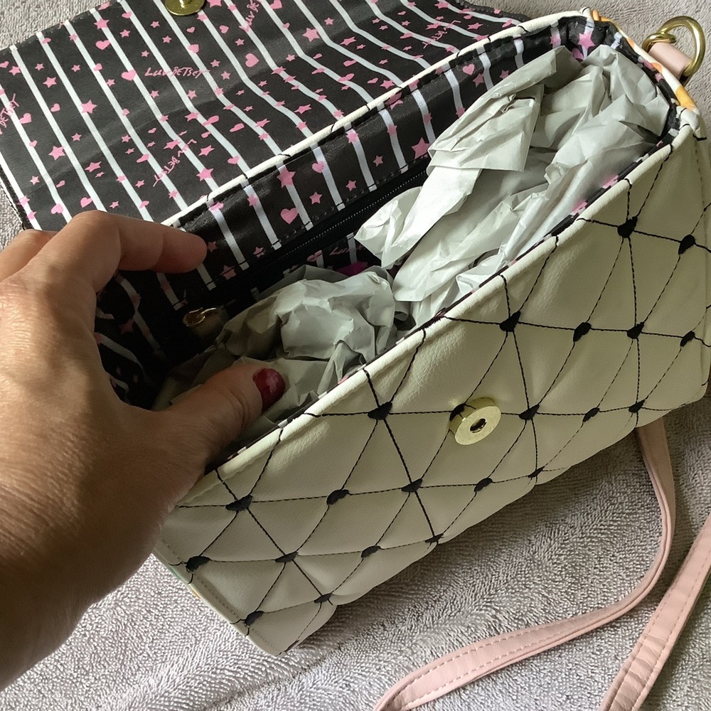 ๐๐๐ Luv Betsey by Betsey Johnson Quilted Crossbody Bag. NWT - Picture 7 of 15